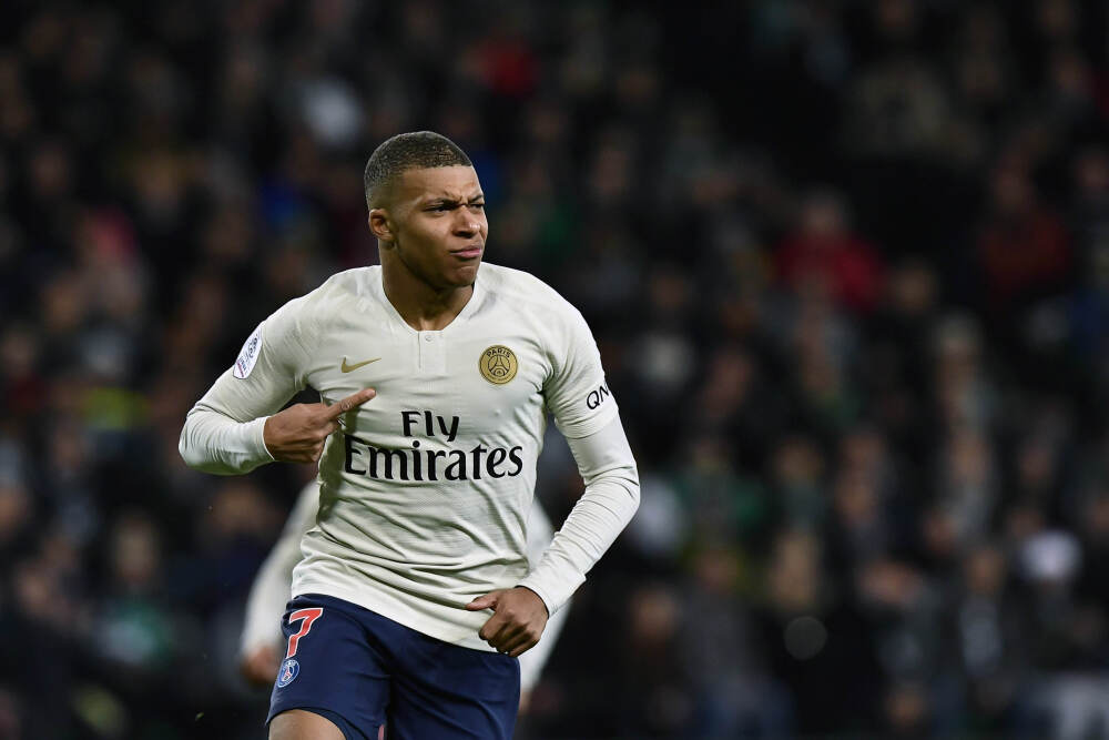 雷军用事实告诉大家：什么才是风口上的猪